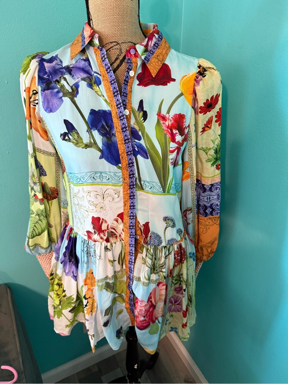 EUC Alice + Olivia Vibrant Floral Shift Mini Dress with Elastic Sleeves Size XS
